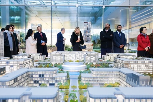 新華絲路：智庫代表團參觀京東全球總部，感受數智化創新成果